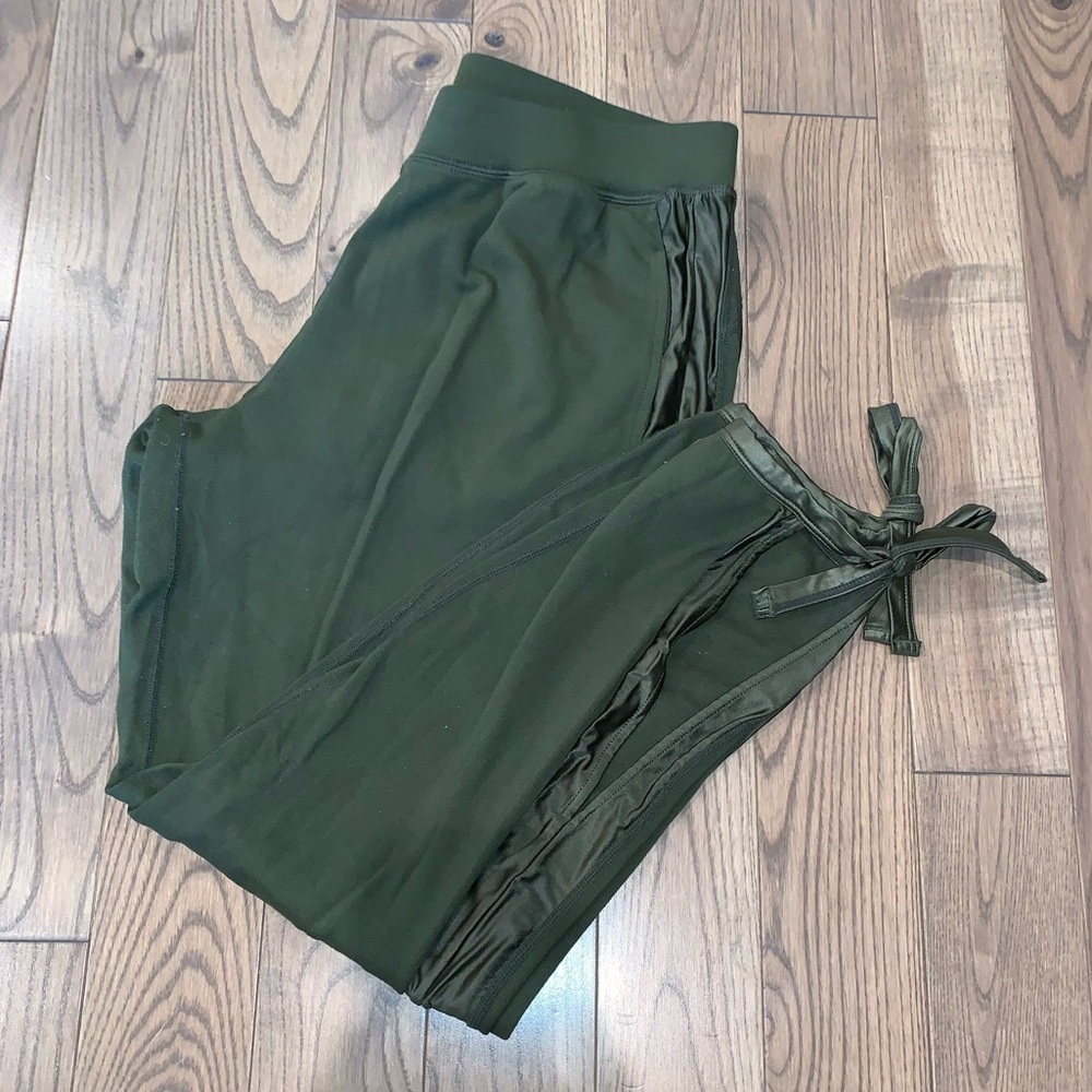 Fabletics women’s jogger pant